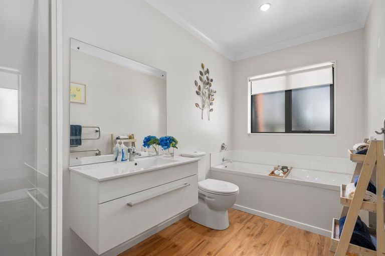 Photo of property in 265 Mark Avenue, Grenada Village, Wellington, 6037