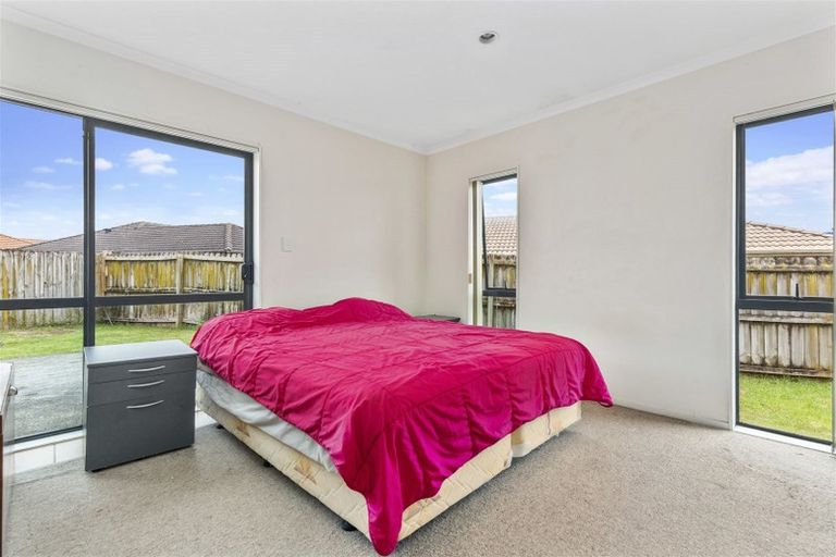 Photo of property in 37 Nicholas Gibbons Drive, Clendon Park, Auckland, 2103