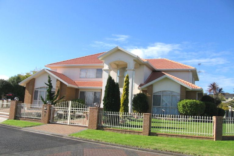 Photo of property in 1 Auden Close, Somerville, Auckland, 2014