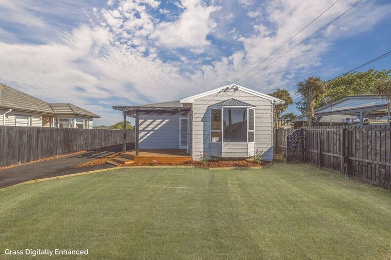 Photo of property in 75 Tedder Avenue, North New Brighton, Christchurch, 8083