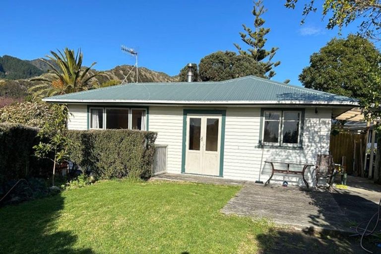Photo of property in 17 Porter Place, Paekakariki, 5034
