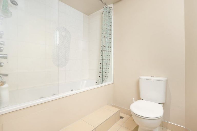 Photo of property in 1/6d Durham Street, Tauranga, 3110