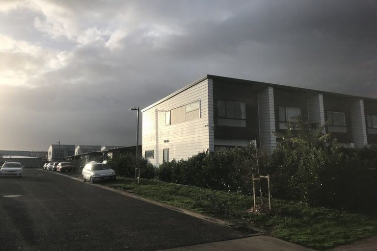 Photo of property in 1 Beardmore Lane, Papakura, 2110