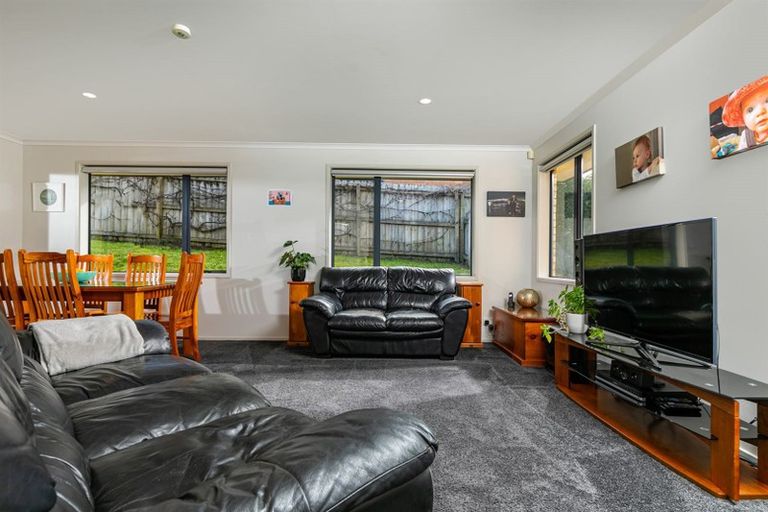 Photo of property in 47 San Marino Drive West, Henderson, Auckland, 0612