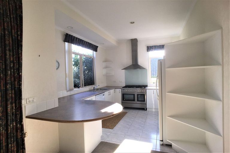 Photo of property in 9 Lorikeet Place, Unsworth Heights, Auckland, 0632