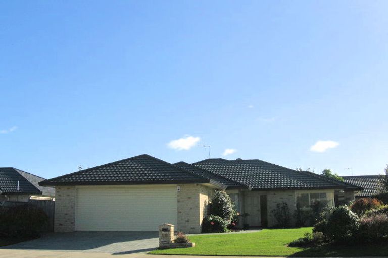 Photo of property in 90 Realm Drive, Paraparaumu, 5032