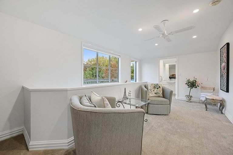 Photo of property in 27 Almond Grove, Greenhithe, Auckland, 0632