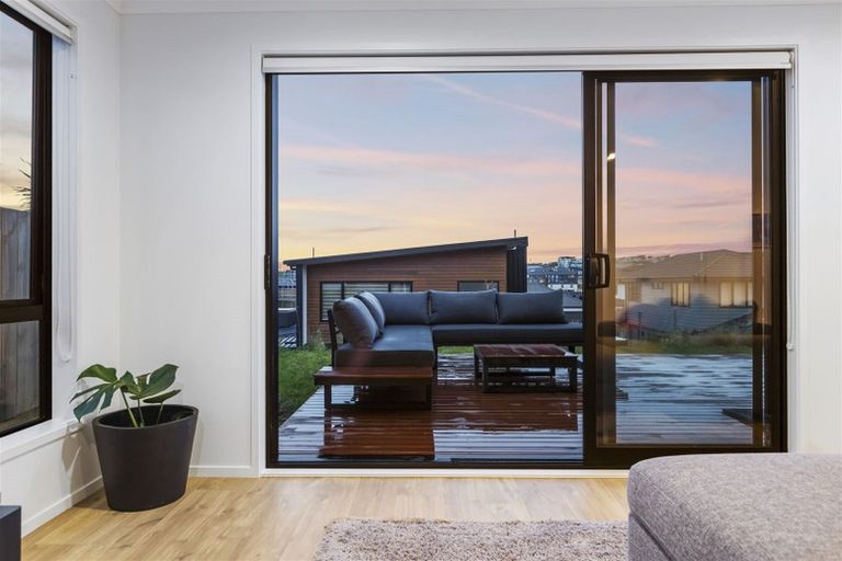 Photo of property in 9 Tawatawa Street, Long Bay, Auckland, 0630