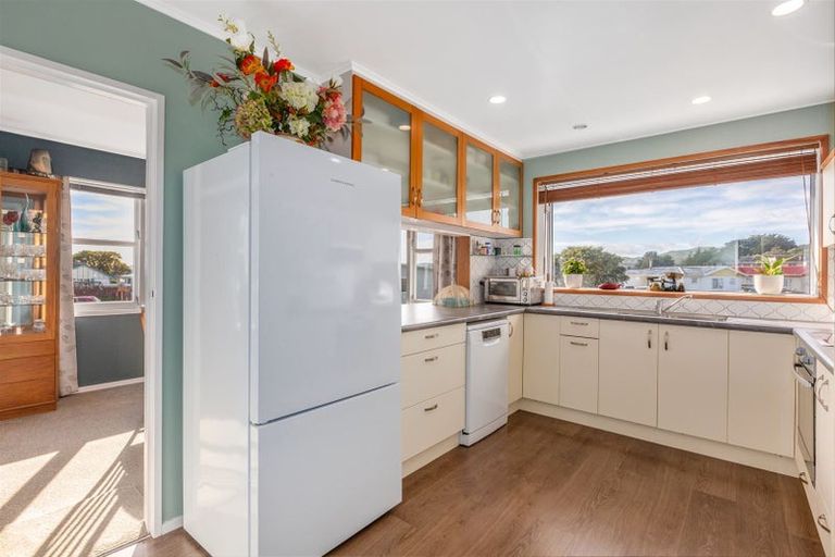 Photo of property in 64 Ernest Street, Ranui, Porirua, 5024