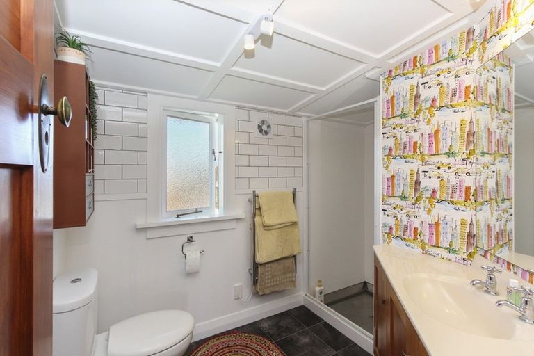 Photo of property in 15 Wallace Place, Westown, New Plymouth, 4310