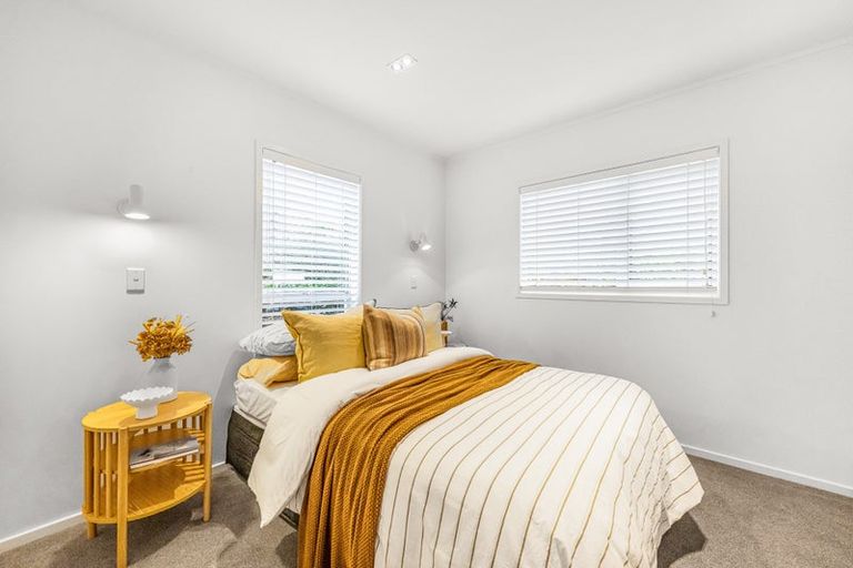 Photo of property in 16 Prestige Place, Castor Bay, Auckland, 0620
