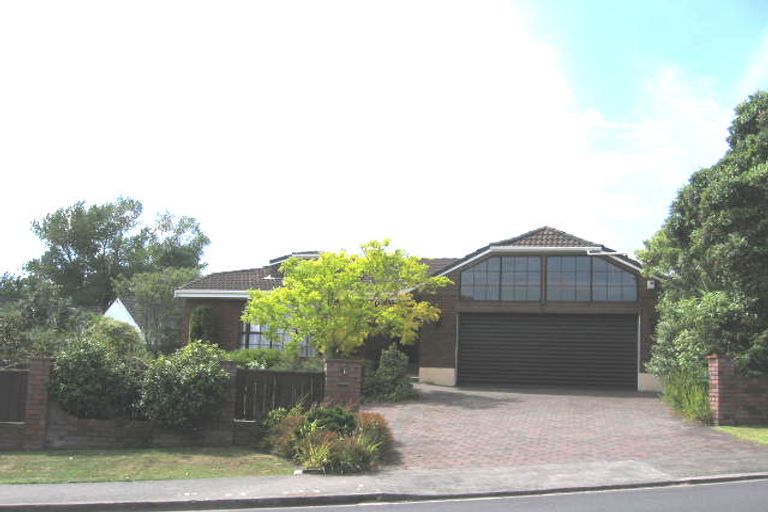 Photo of property in 9 Landsberg Way, Windsor Park, Auckland, 0632