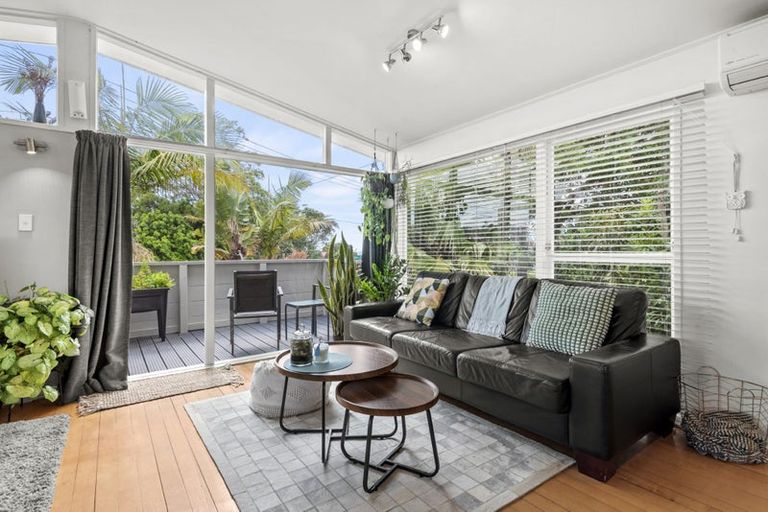 Photo of property in 2 Lyons Avenue, Murrays Bay, Auckland, 0630