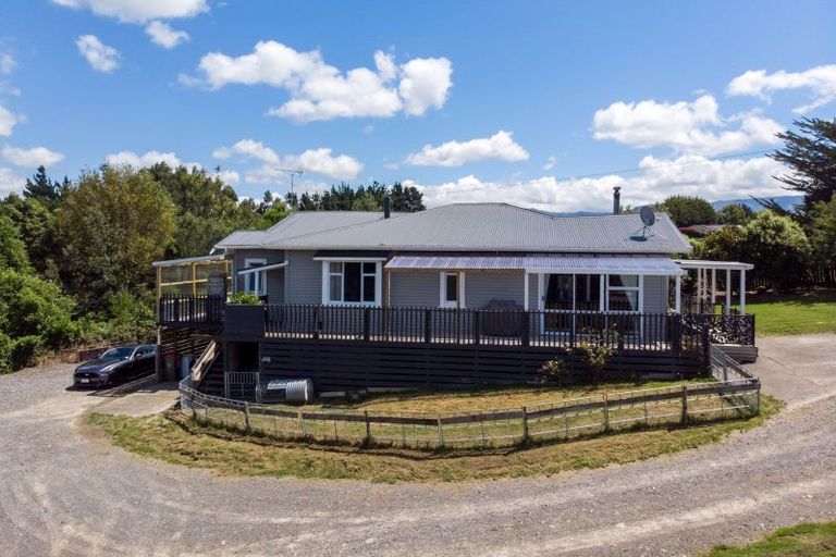 Photo of property in 133 Adelaide Road, Dannevirke, 4930