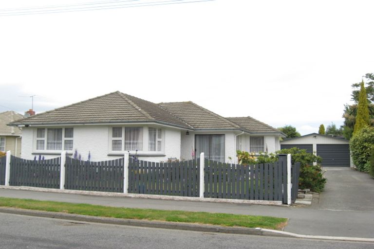 Photo of property in 17 Greendale Avenue, Avonhead, Christchurch, 8042