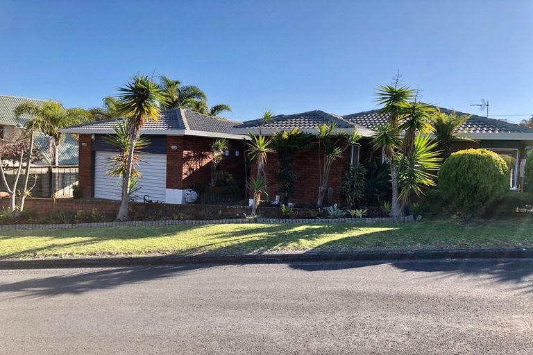 Photo of property in 6 Bass Street, West Harbour, Auckland, 0618