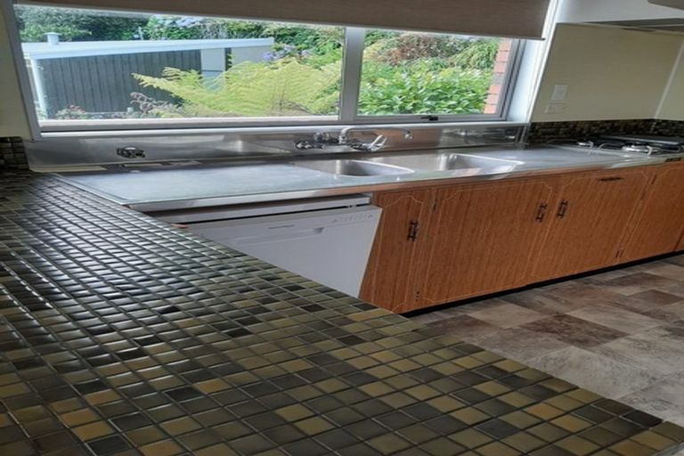 Photo of property in 8 Manahi Avenue, Kawaha Point, Rotorua, 3010