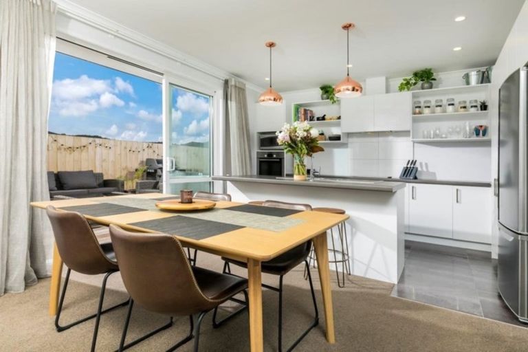 Photo of property in 5 Aporo Drive, Kumeu, 0810