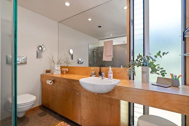 Photo of property in 6 Stormanstown Way, Seatoun, Wellington, 6022