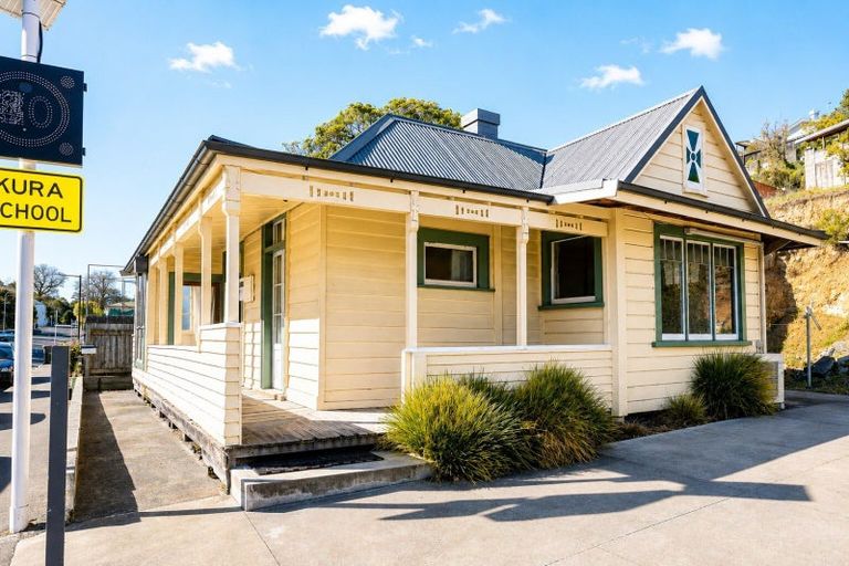 Photo of property in 3 Coote Road, Bluff Hill, Napier, 4110