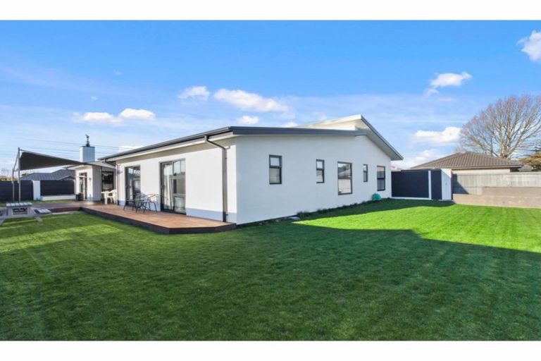 Photo of property in 16 Little Oaks Drive, Yaldhurst, Christchurch, 8042