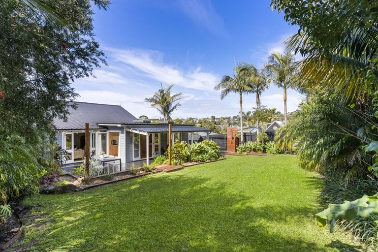 Photo of property in 1/27 Kiteroa Terrace, Rothesay Bay, Auckland, 0630