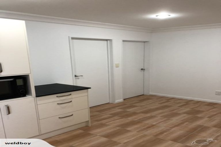 Photo of property in 43 Medallion Drive, Oteha, Auckland, 0632