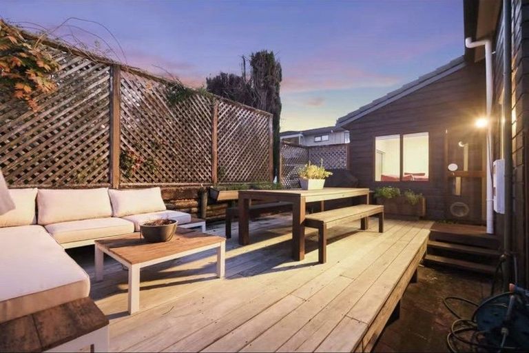 Photo of property in 27a Sunderlands Road, Half Moon Bay, Auckland, 2012