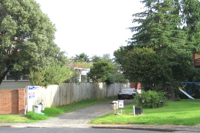 Photo of property in 37 Rewarewa Road, Te Atatu Peninsula, Auckland, 0610