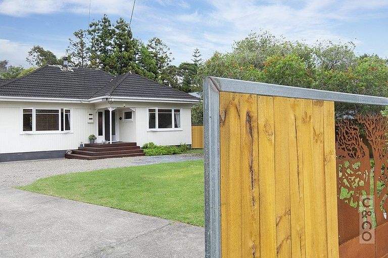 Photo of property in 7 Taupaki Road, Taupaki, Henderson, 0782