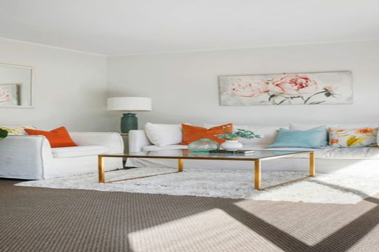 Photo of property in 2/5 Hanlon Crescent, Narrow Neck, Auckland, 0624