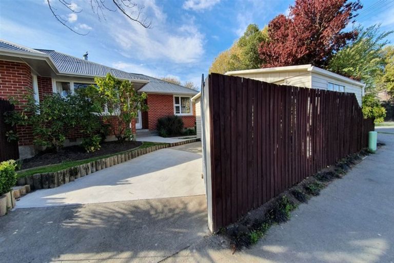Photo of property in 1/44 Pinehurst Crescent, Russley, Christchurch, 8042