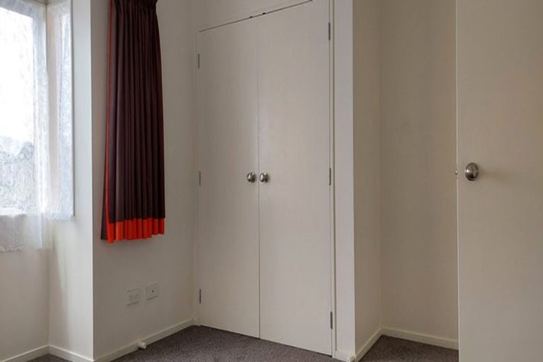 Photo of property in 10 Rosandich Drive, Sunnyvale, Auckland, 0612