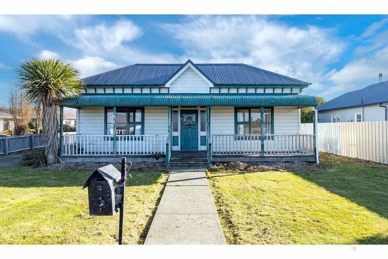 Photo of property in 1 Augustine Street, Waimate, 7924