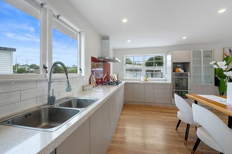 Photo of property in 28 Cockayne Crescent, Sunnynook, Auckland, 0620