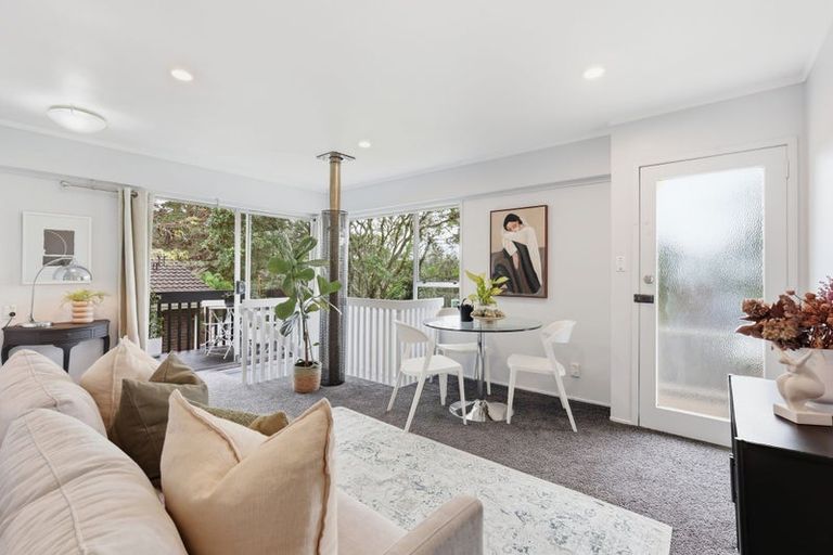 Photo of property in 2/12 Mahuta Grove, Northcote, Auckland, 0627