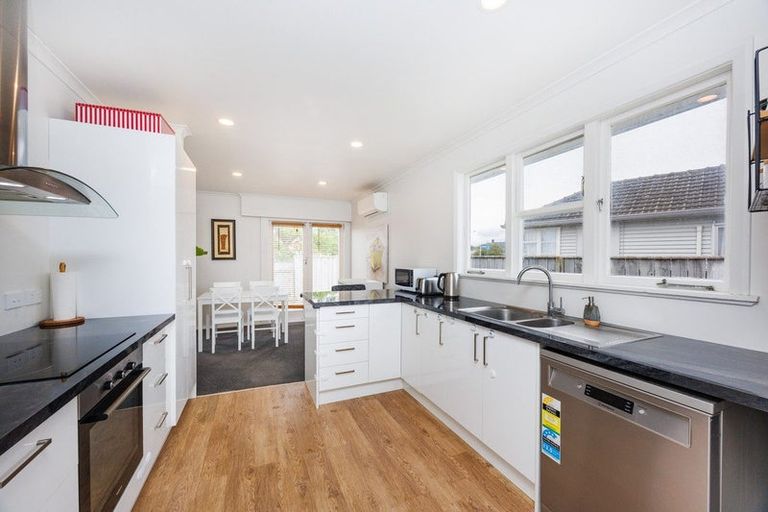 Photo of property in 6 Esk Street, Roslyn, Palmerston North, 4414