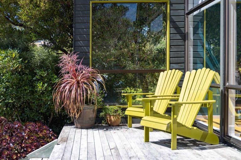 Photo of property in 5 Te Ara Crescent, Diamond Harbour, Lyttelton, 8971