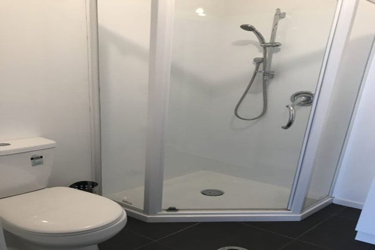 Photo of property in 30 Akaroa Drive, Maupuia, Wellington, 6022