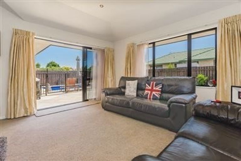 Photo of property in 8 Gandalf Crescent, Paraparaumu, 5032