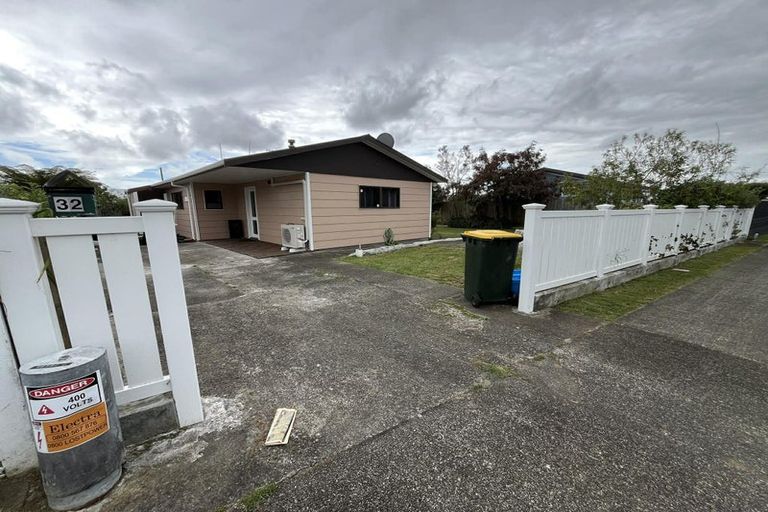 Photo of property in 32 Strathmore Avenue, Levin, 5510