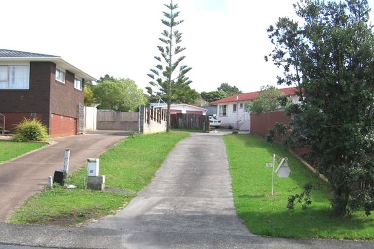 Photo of property in 16 Pipitea Place, Massey, Auckland, 0614