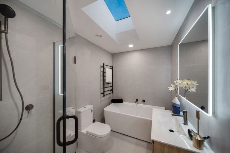 Photo of property in 25 Taipahitini Road, Rosehill, 2113