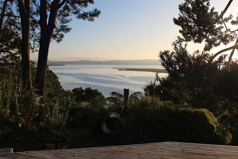 Photo of property in 215 West Harbour Drive, West Harbour, Auckland, 0618