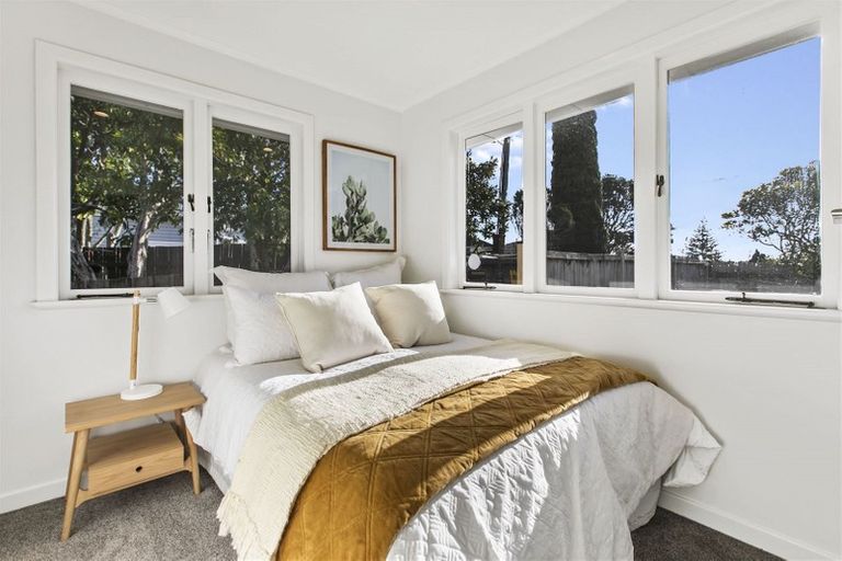 Photo of property in 1/35 Verran Road, Birkenhead, Auckland, 0626