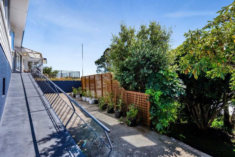 Photo of property in 52 Queens Road, Glen Avon, New Plymouth, 4312