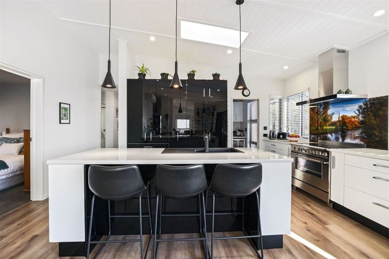 Photo of property in 15 Luxton Place, Mount Pleasant, Christchurch, 8081