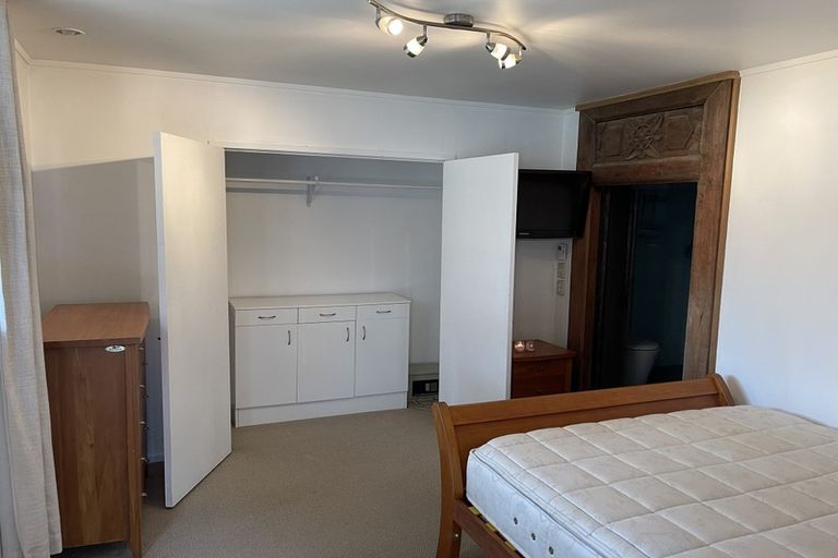 Photo of property in 80b Queen Street, Northcote Point, Auckland, 0627