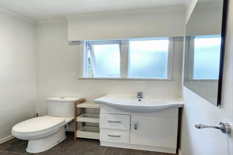 Photo of property in 1/63 Girrahween Drive, Totara Vale, Auckland, 0629