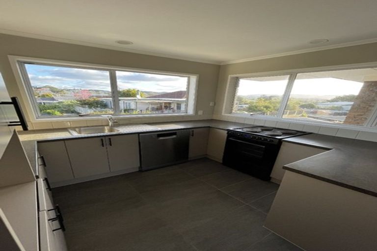 Photo of property in 5/60 West Coast Road, Glen Eden, Auckland, 0602